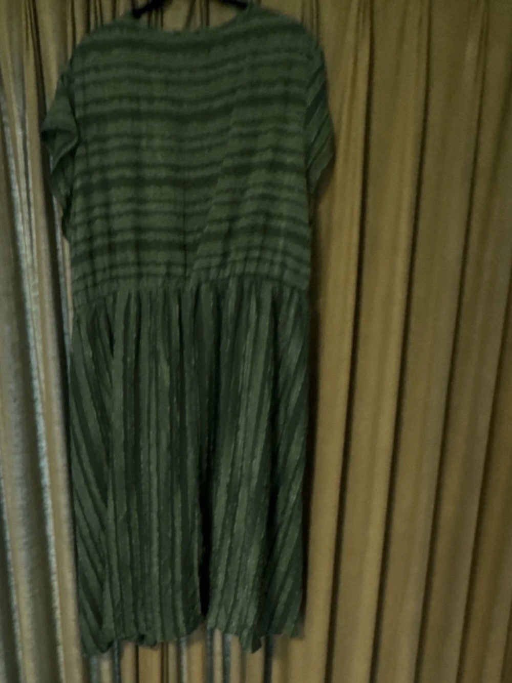 BloomChic Emerald Green Textured V-Neck Maxi Dress - Picture 3 of 4
